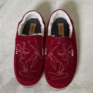 Olukai Red Floral Slippers size W7